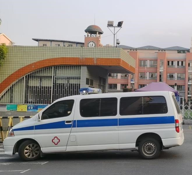 玉州救护车出租护送骨折病人一公里多少钱